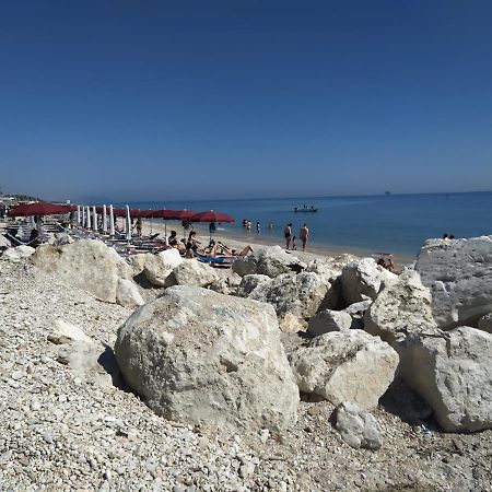 Apartamento La Perla Sul Mare Porto SantʼElpidio Exterior foto