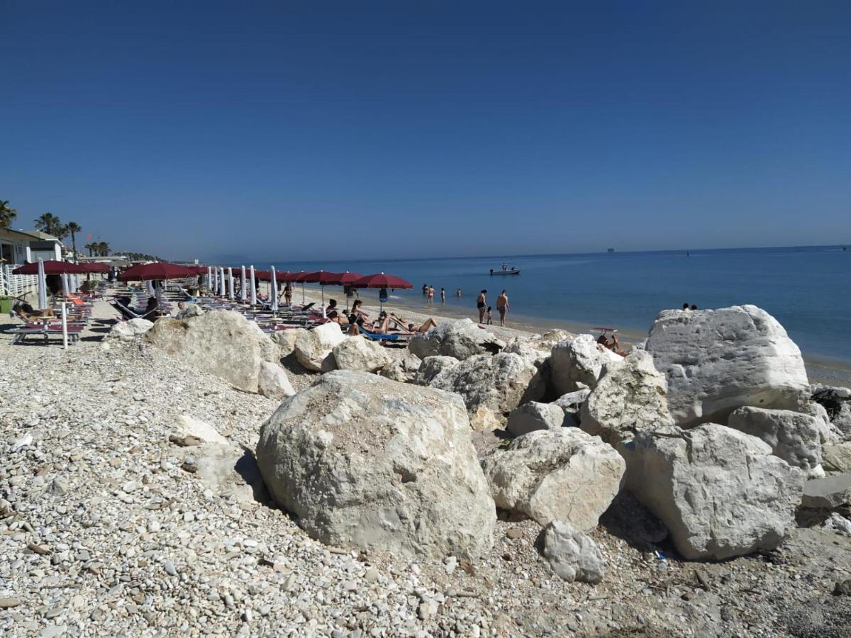 Apartamento La Perla Sul Mare Porto SantʼElpidio Exterior foto